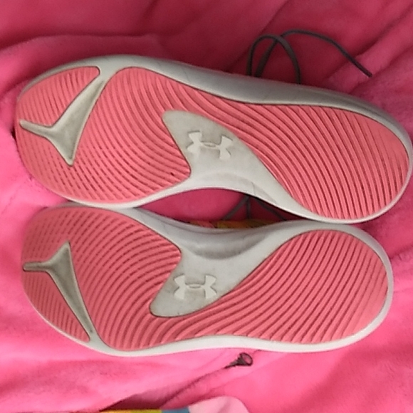 Youth Under Armour rainbow colors shoes size 2.5Y - Picture 7 of 9